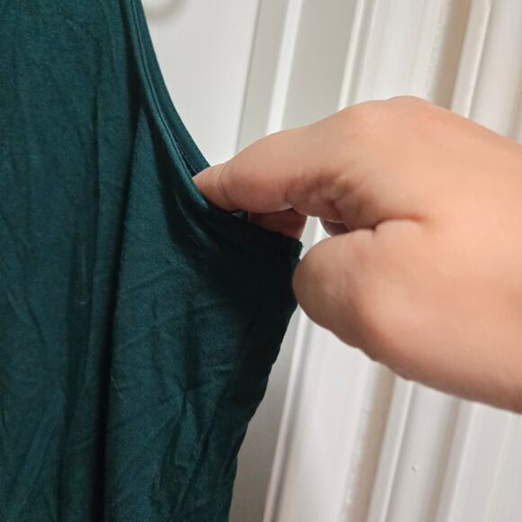 Chico’s Travelers V-Neck Sleeveless Top Metallic Trim Size XL - Picture 7 of 8